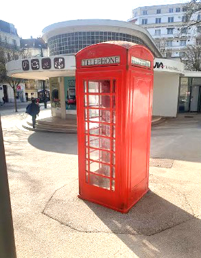 phone box in Dijon